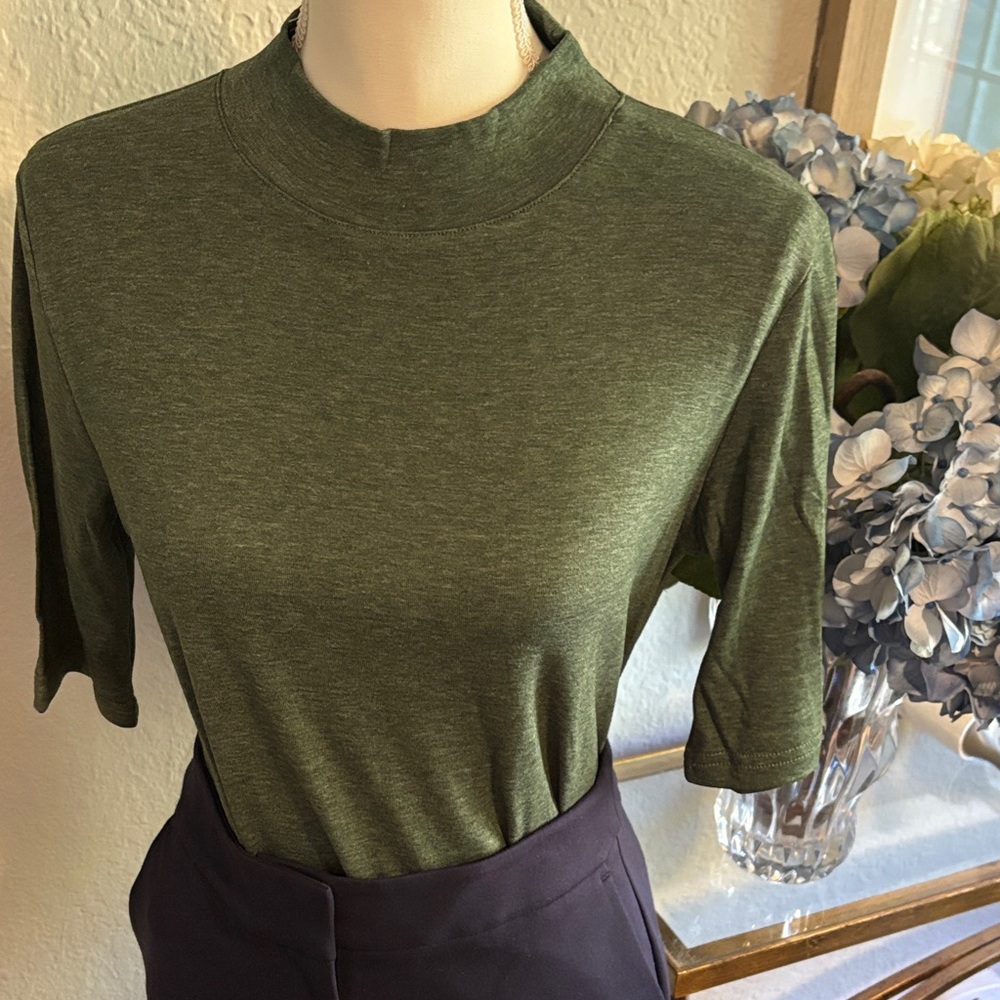 Pine green 3/4 sleeve mock neck turtleneck knit top size M